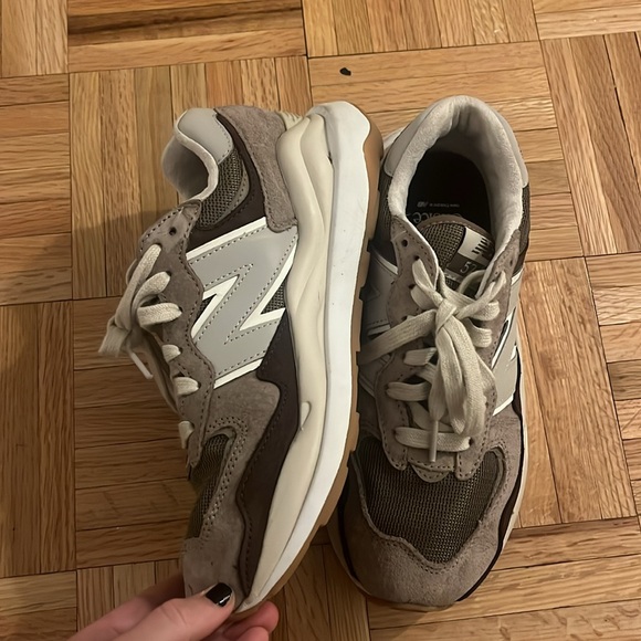 New Balances, worn a few times really good condition - Picture 2 of 4